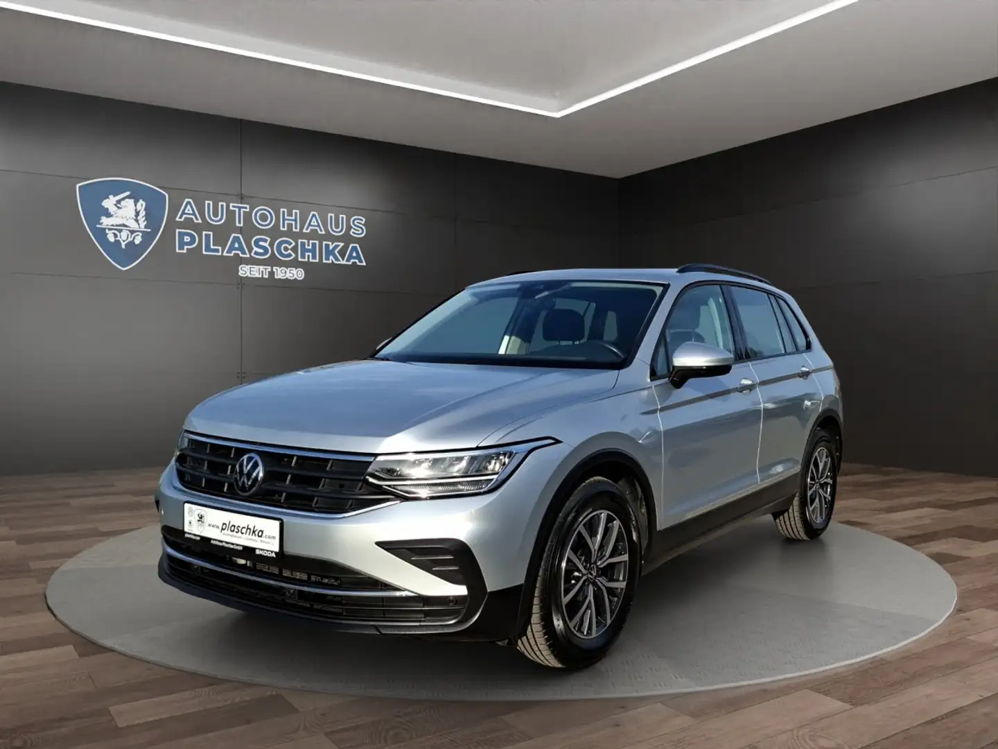 Volkswagen Tiguan 1.5 TSI Life LED+NAVI+ACC Klima Navi Einparkhilfe Silber - 1