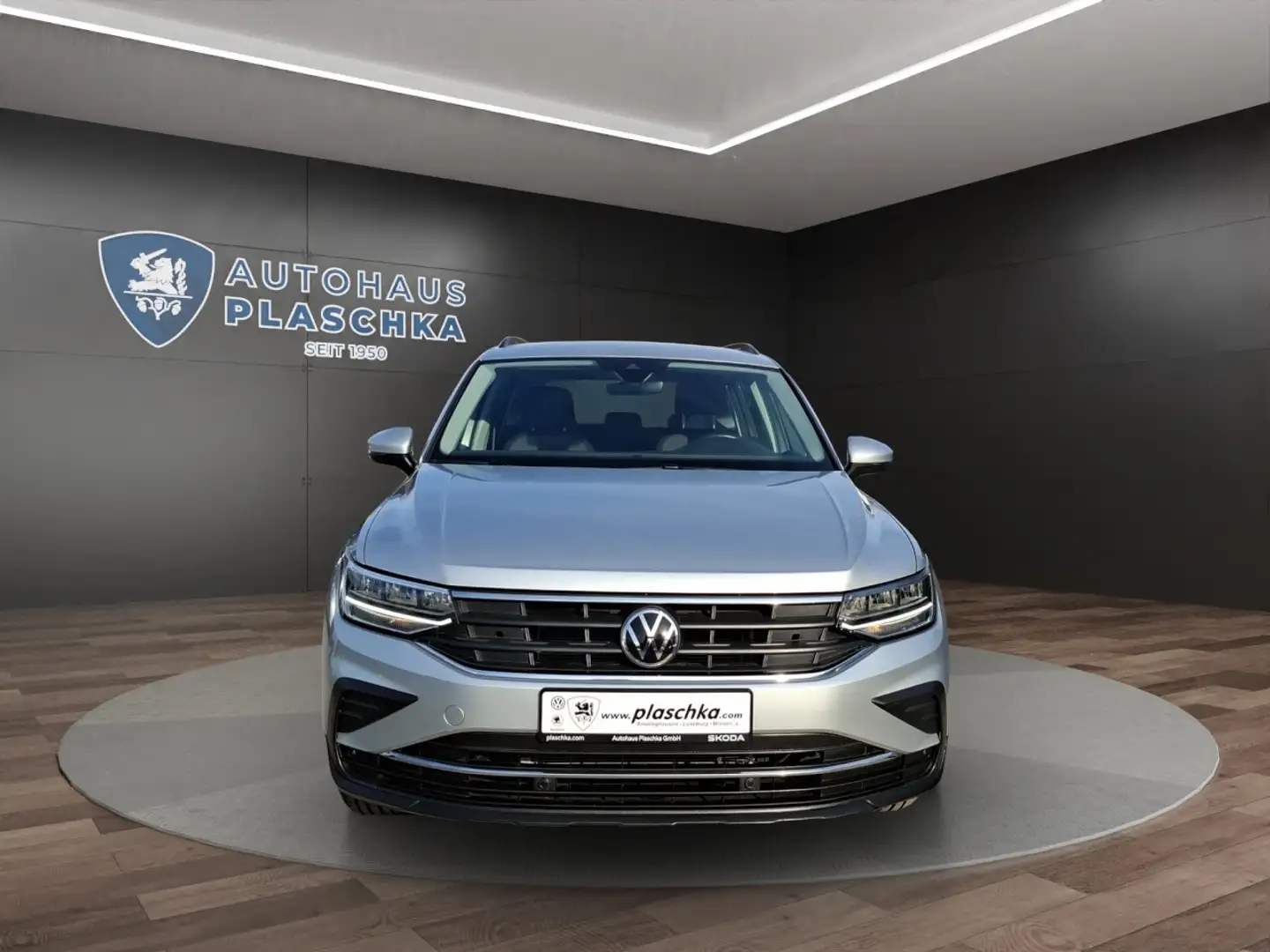 Volkswagen Tiguan 1.5 TSI Life LED+NAVI+ACC Klima Navi Einparkhilfe Plateado - 2