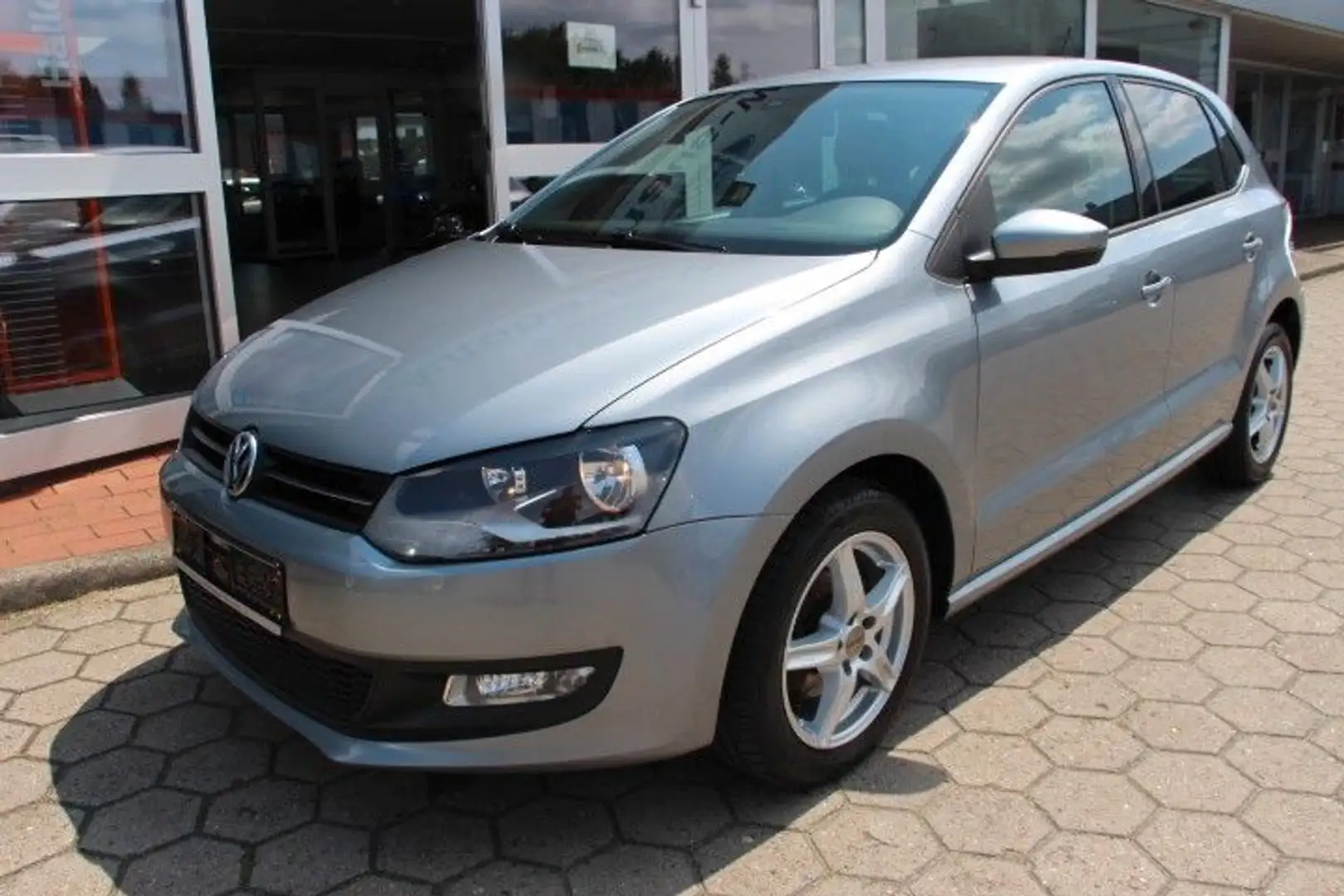 Volkswagen Polo 1,4l V Team*2.HAND*KLIMA*SITZHEIZUNG*TEMPOM Silber - 2