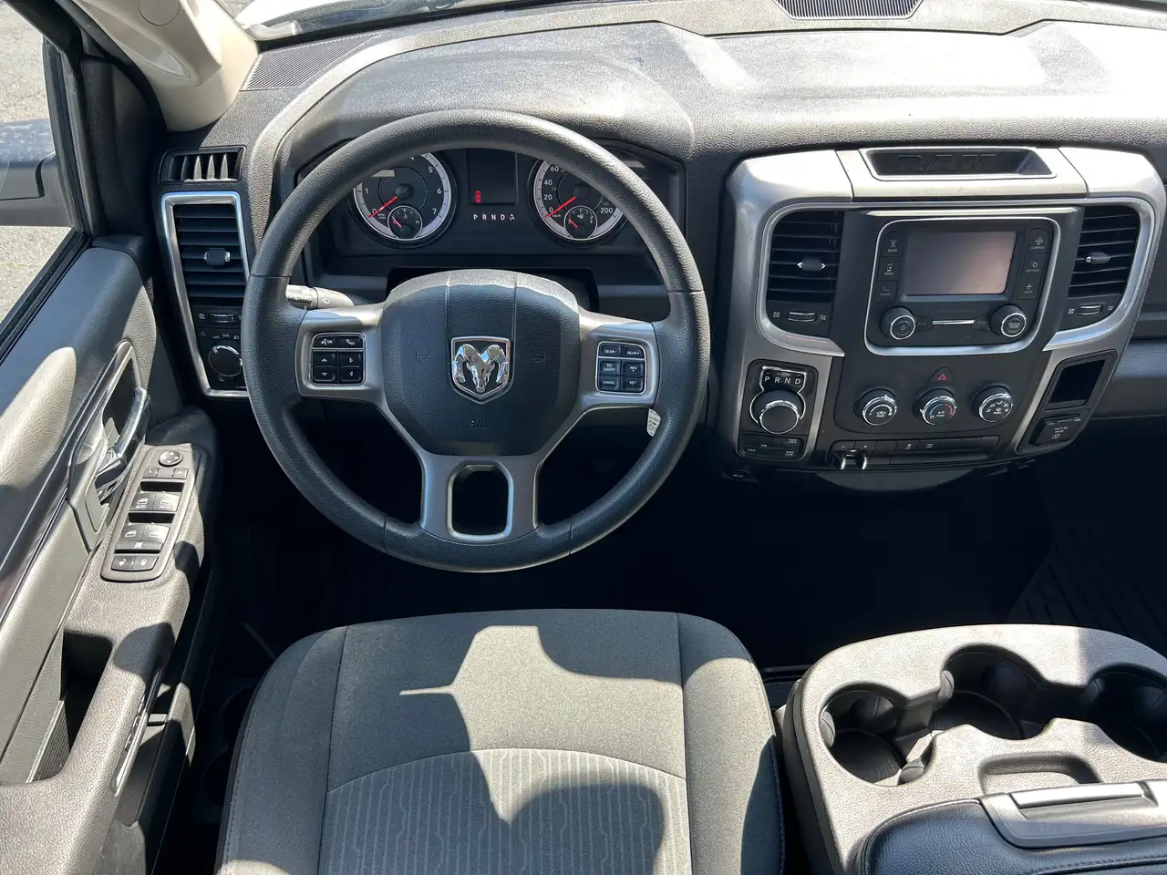 RAM 1500 снимка RAM 1500