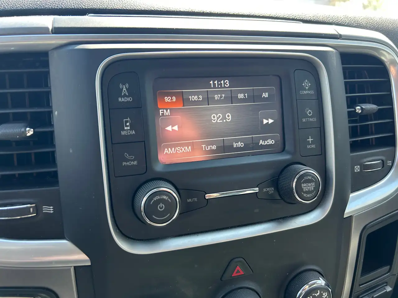 RAM 1500 снимка RAM 1500