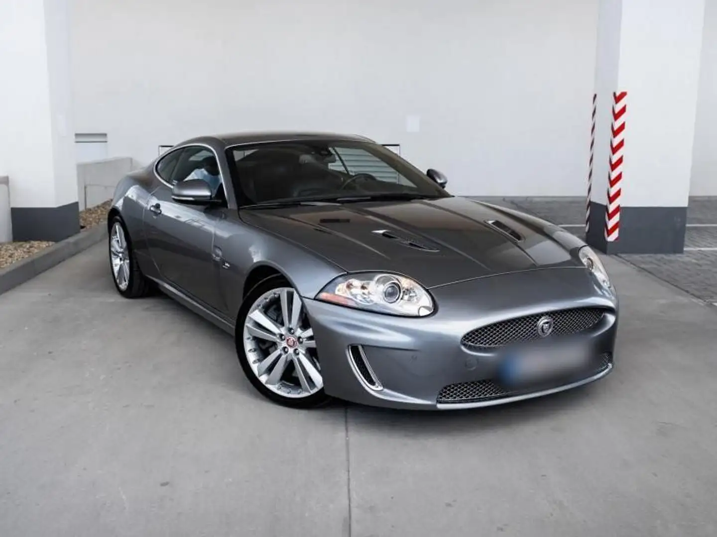 Jaguar XKR 5.0 Coupe | 510 PS | Automatik | 72.000 km | Grau - 2