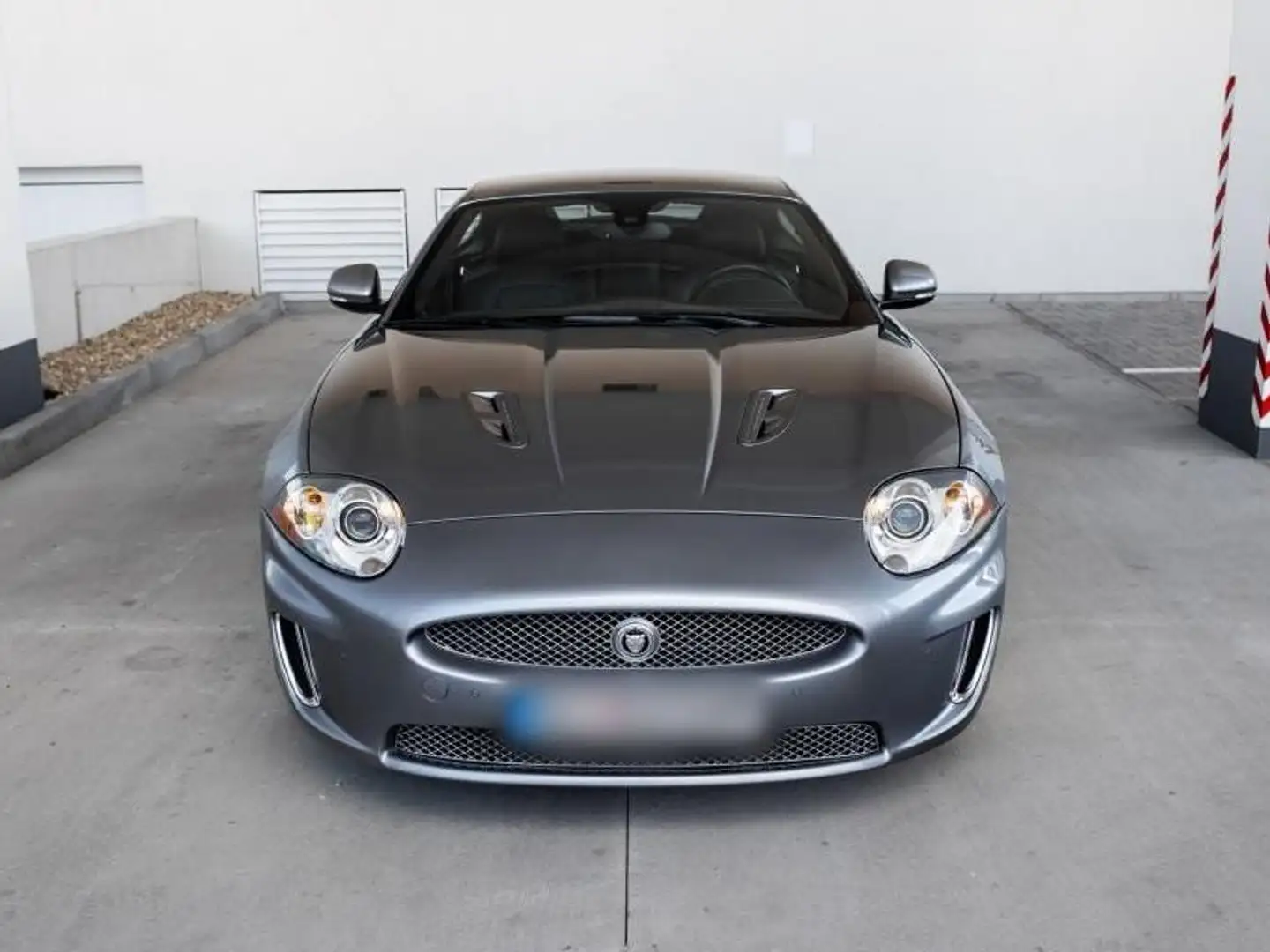 Jaguar XKR 5.0 Coupe | 510 PS | Automatik | 72.000 km | Grau - 1