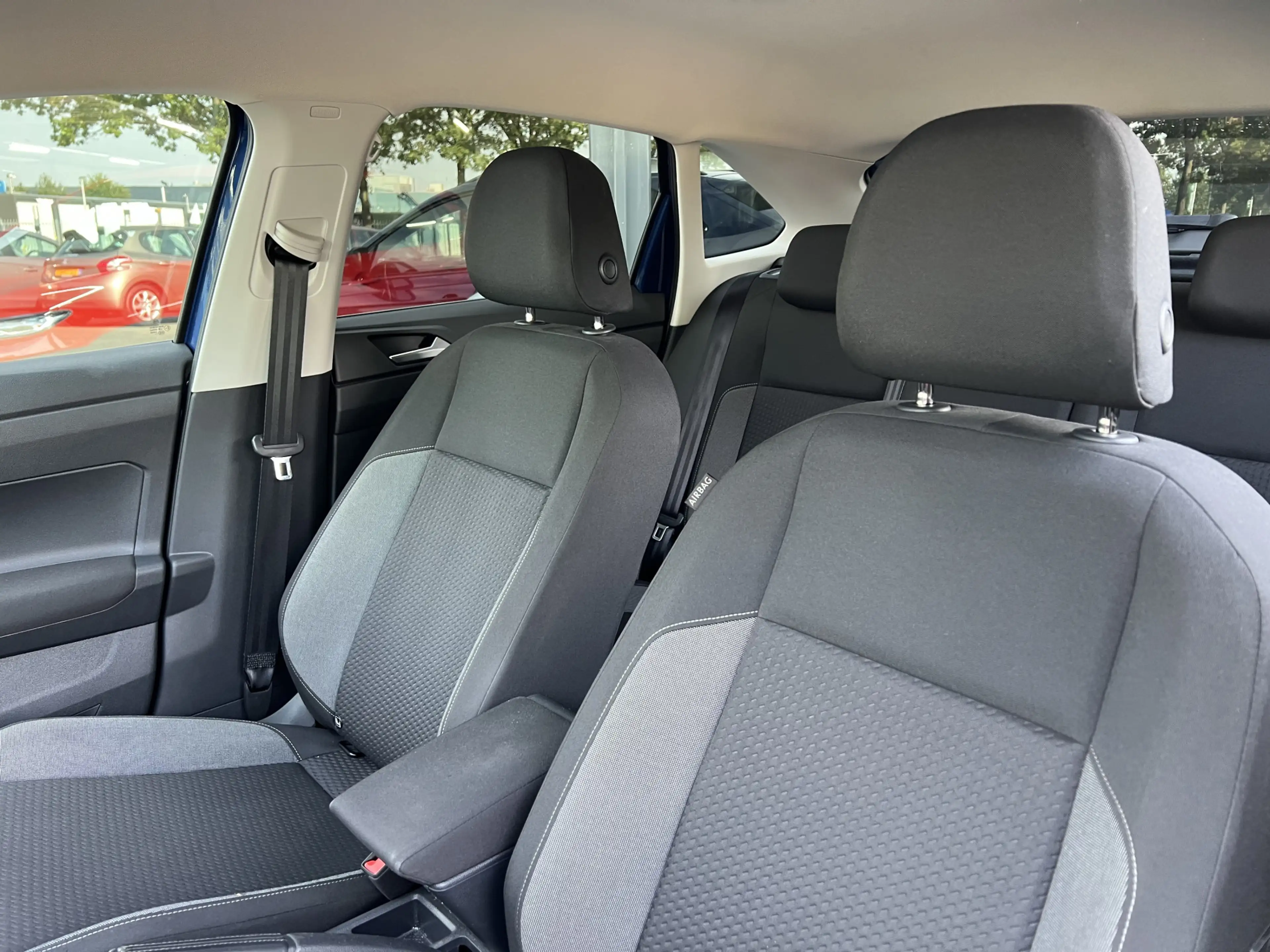 Volkswagen Taigo 1.0 TSI Life | Camera | Climate control | Stoelver — photo 11