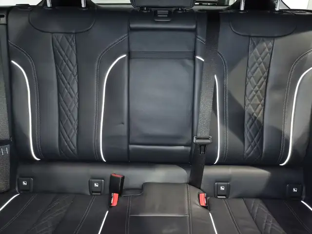 BMW 5 Series view 15