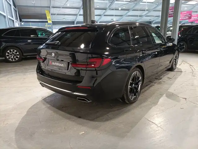 BMW 5 Series view 5