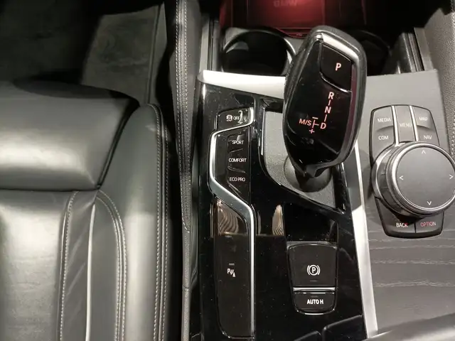 BMW 5 Series view 13