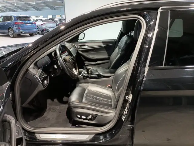 BMW 5 Series view 8