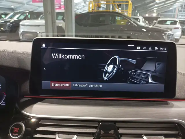 BMW 5 Series view 11