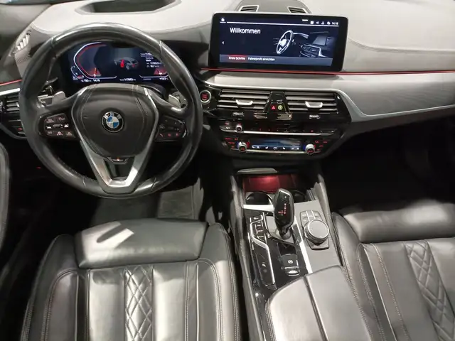 BMW 5 Series view 14