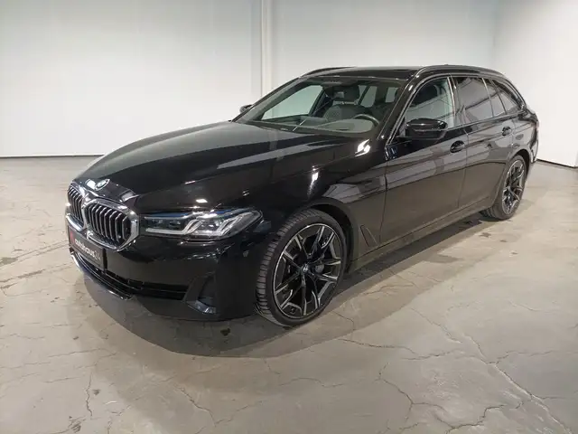 BMW 5 Series view 3