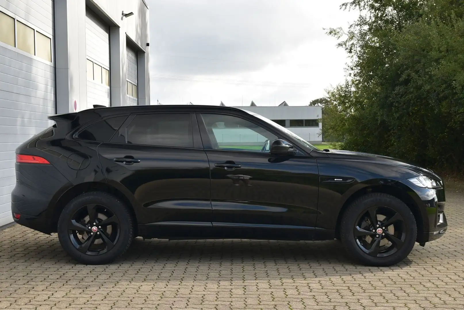 Jaguar F-Pace F-PACE R-Sport AWD Pano/ACC/SHZ/Black Pack Schwarz - 2