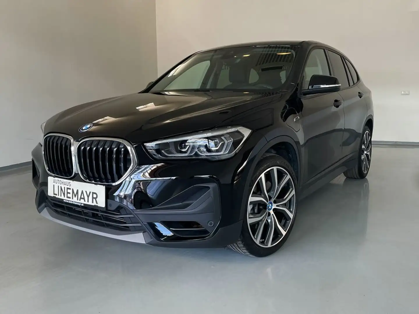 BMW X1 xDrive 25e Advantage Automatik Schwarz - 1