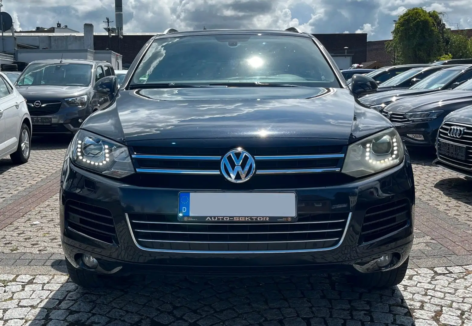 Volkswagen Touareg TOUAREG TDI V8 NAVI-AUTOMA-LEDER-AHK-SHZ-TEMPO- Noir - 2