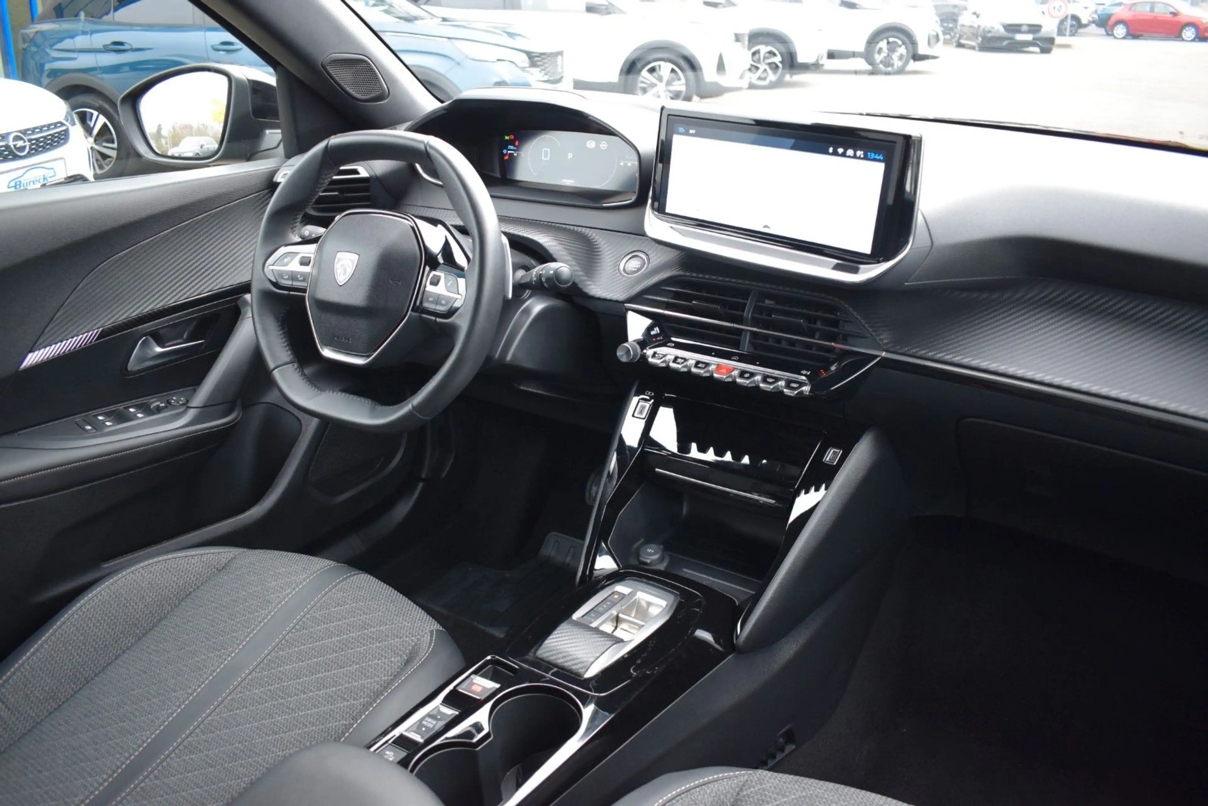 Peugeot 2008 Hybrid 145 LED/Navi/ACC/SHZ/360-Grad — photo 9