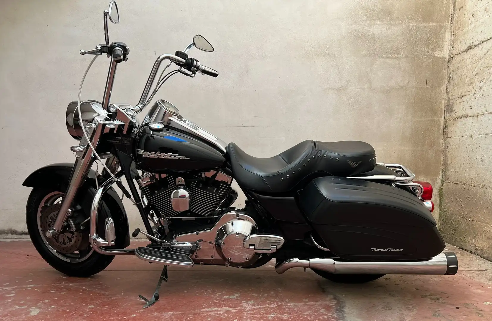 Harley-Davidson Road King Custom Siyah - 1