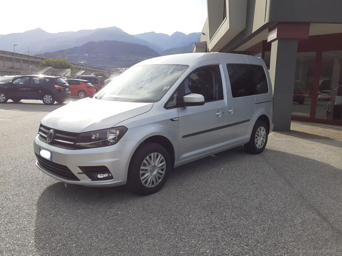Volkswagen Caddy 2.0 TDI 102CV DSG Trendline AUTOCARRO 5 POSTI Grijs - 2