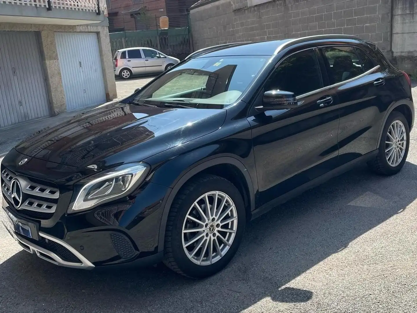 Mercedes-Benz GLA 180 PREMIUM Negro - 1