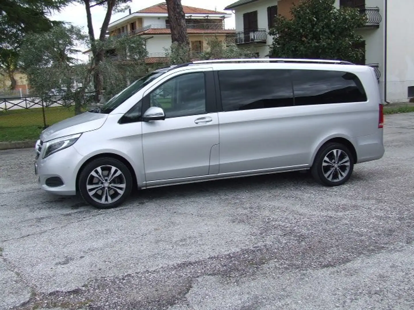Mercedes-Benz V 250 Edition Extralange Plateado - 1