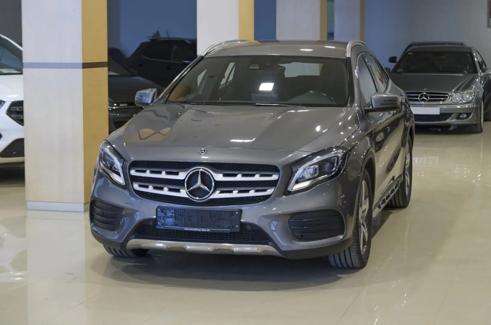 Mercedes-Benz GLA 200 200d AMG Line 7G-DCT Gris - 1