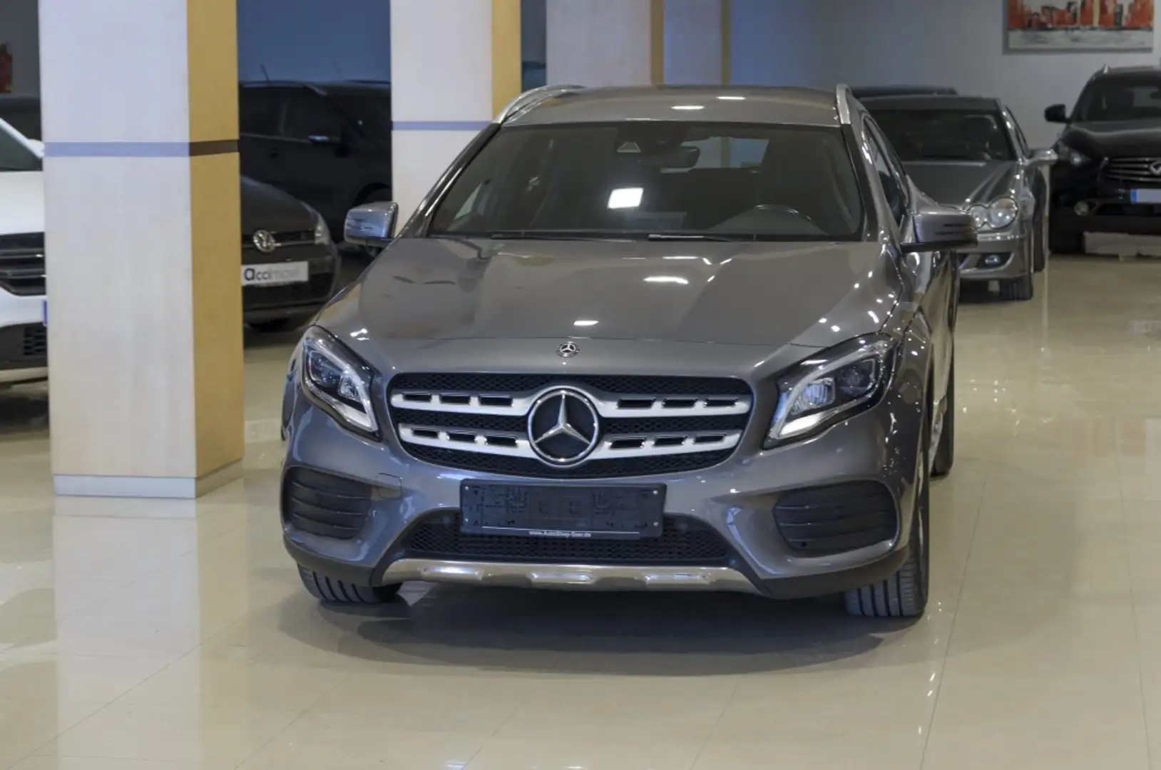 Mercedes-Benz GLA 200 200d AMG Line 7G-DCT Gris - 2