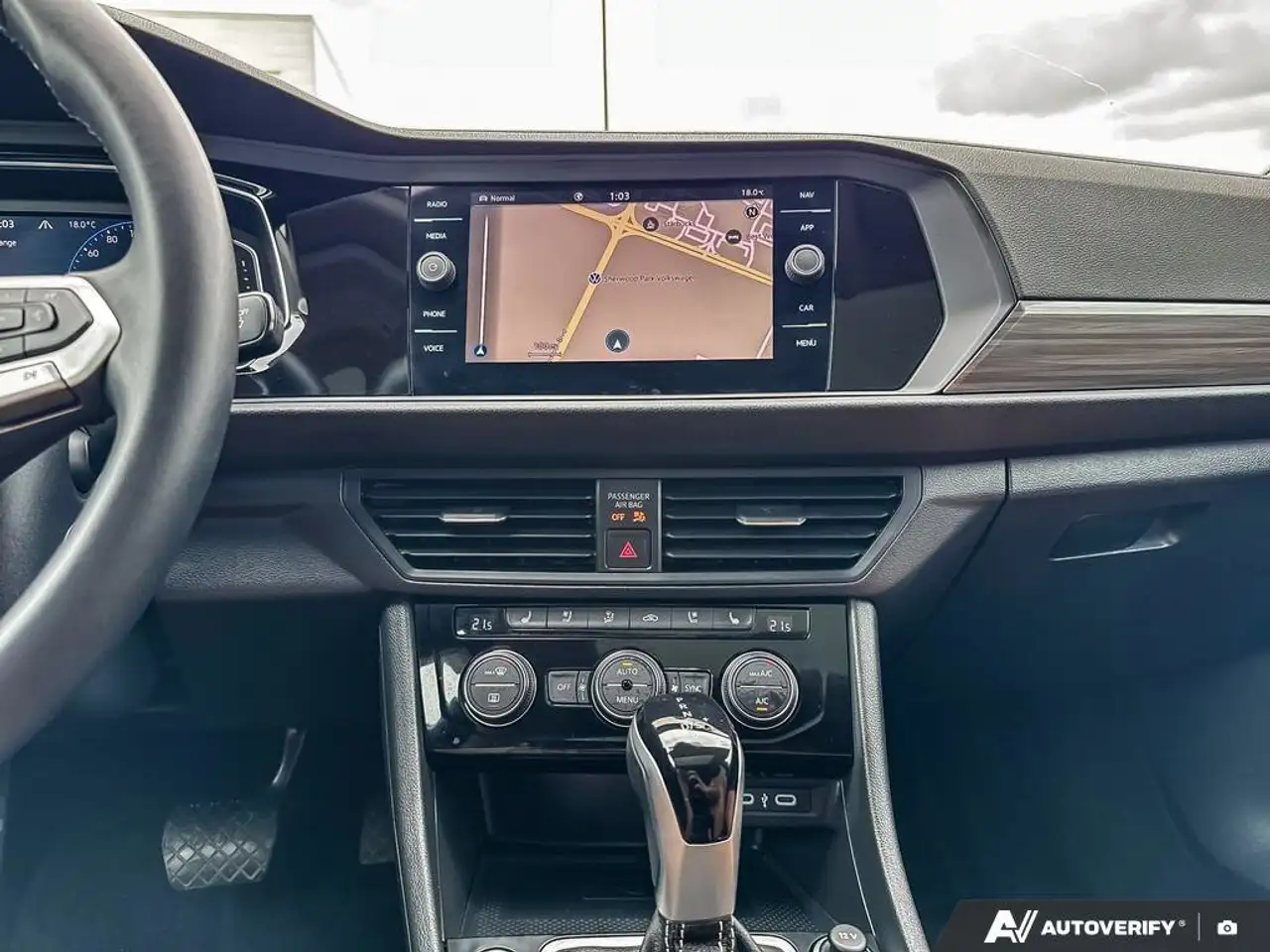 Volkswagen Jetta снимка Volkswagen Jetta