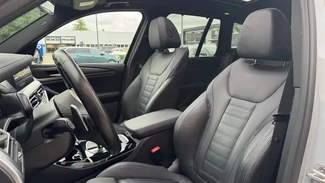 BMW X3 view 9