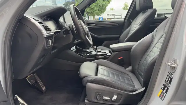 BMW X3 view 8