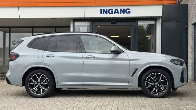 BMW X3 view 5