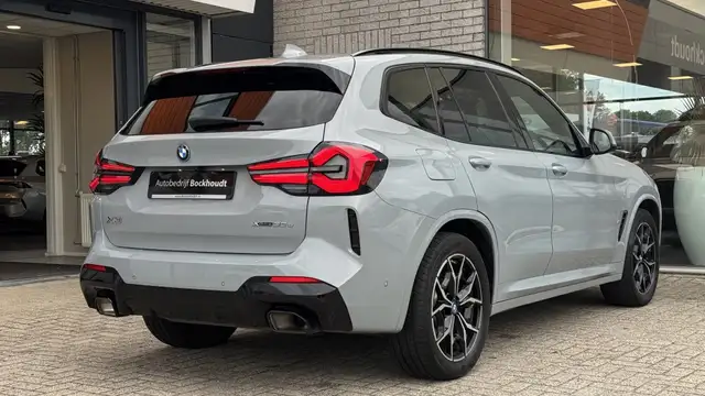 BMW X3 view 4