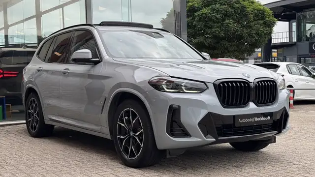 BMW X3 view 3