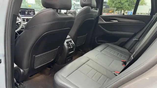 BMW X3 view 12