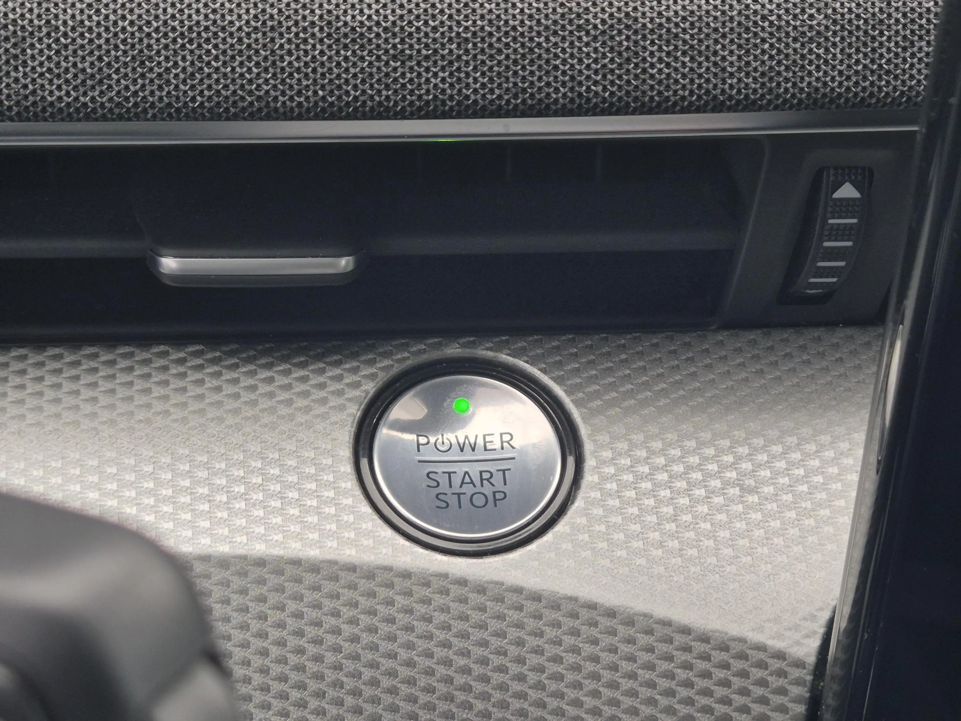 Ford Mustang Mach-E RWD 75 kWh | Bang & Olufsen | SOH 92% | — photo 42