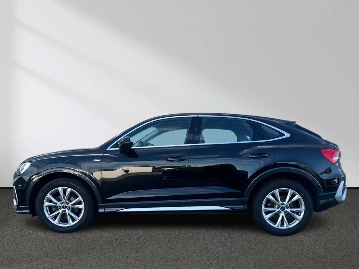 Audi Q3 Sportback 35 TFSI S line MMI Navi LED AHK Schwarz - 2