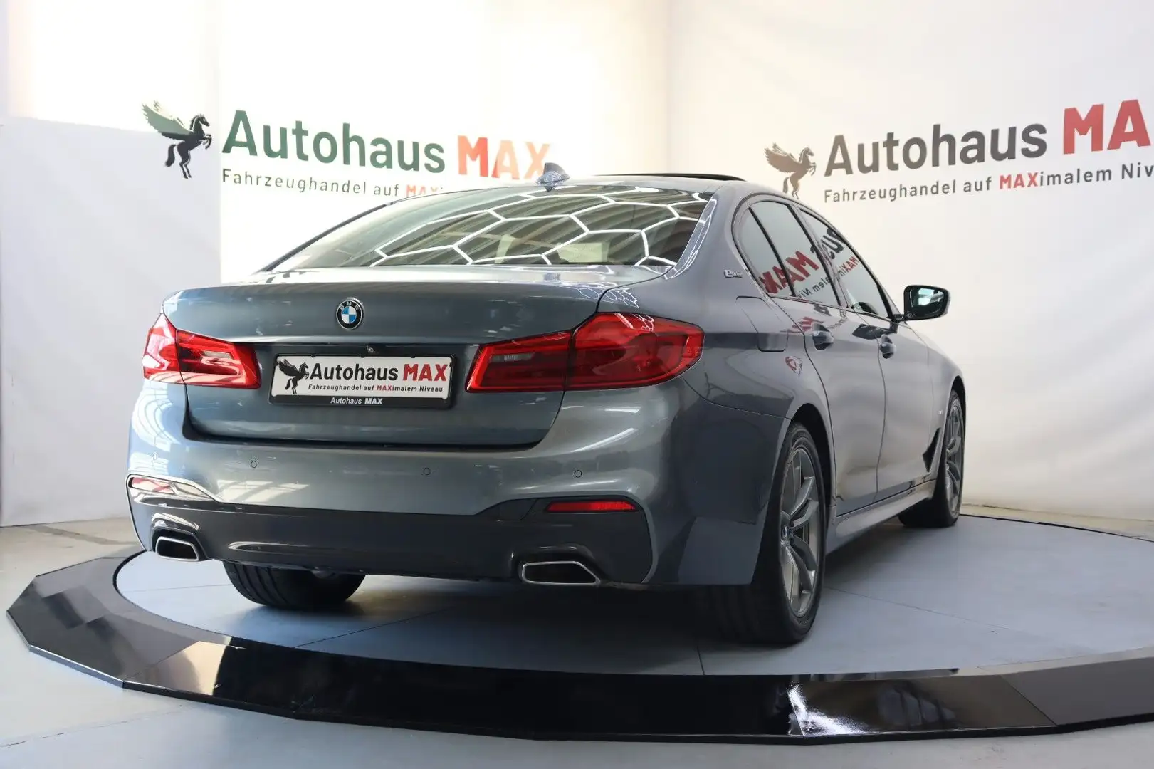 BMW 530 E I Performance M Sport~LKHZ~H/K~4-Zon~360Kam Blau - 2
