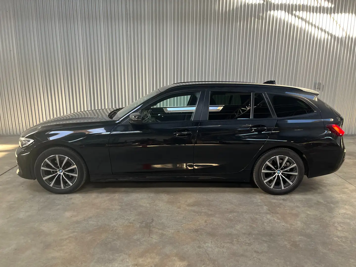 BMW 318 318i Touring Aut. Advantage*B2B € 14.500 NETTO* Zwart - 1