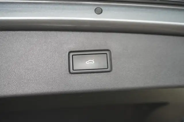 Volkswagen Tiguan Allspace view 9