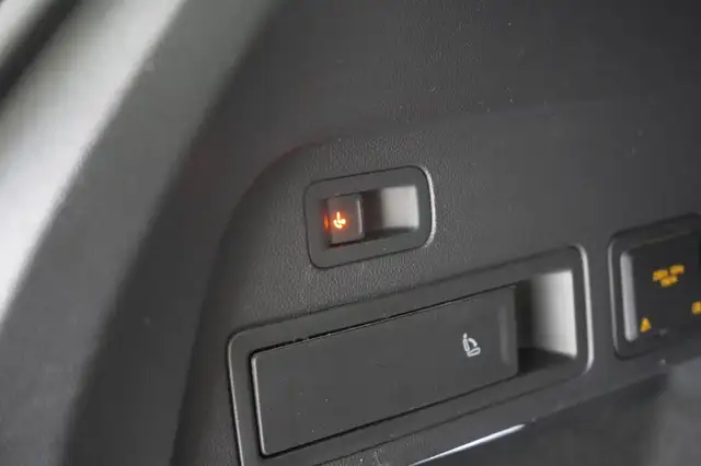 Volkswagen Tiguan Allspace view 11