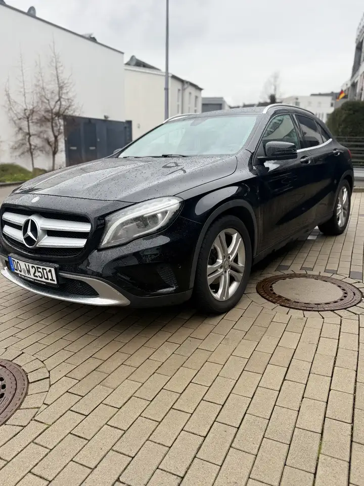 Mercedes-Benz GLA 220