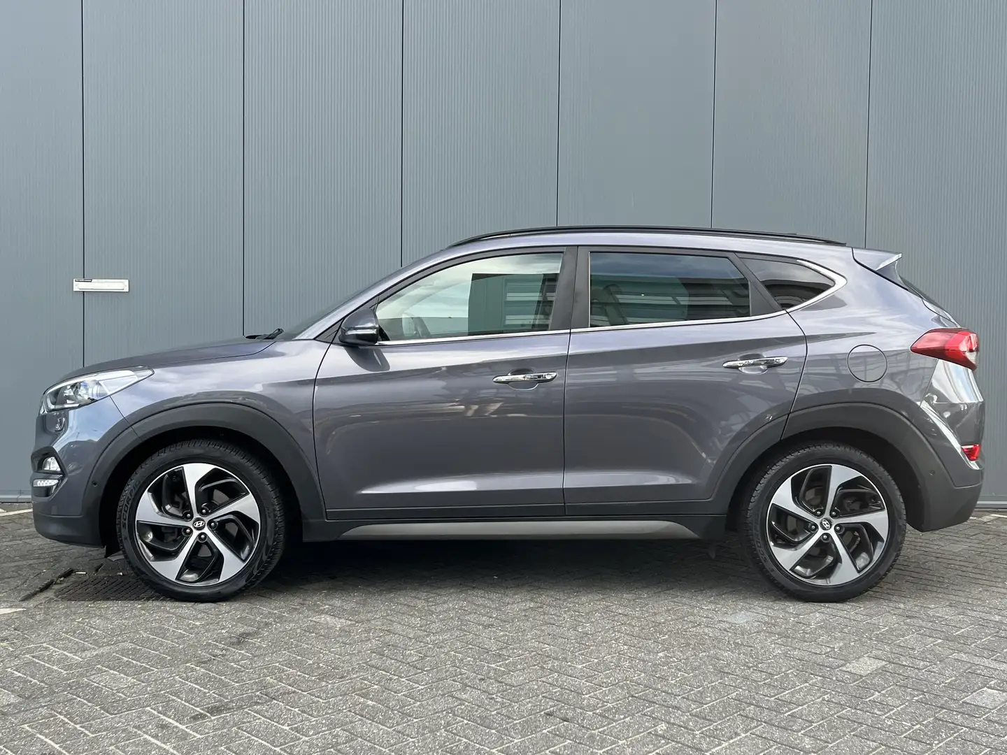 Hyundai TUCSON 1.6 T-GDi 177pk Premium 4WD Automaat | Camera | Sc Grijs - 2