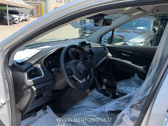 Suzuki S-Cross view 3
