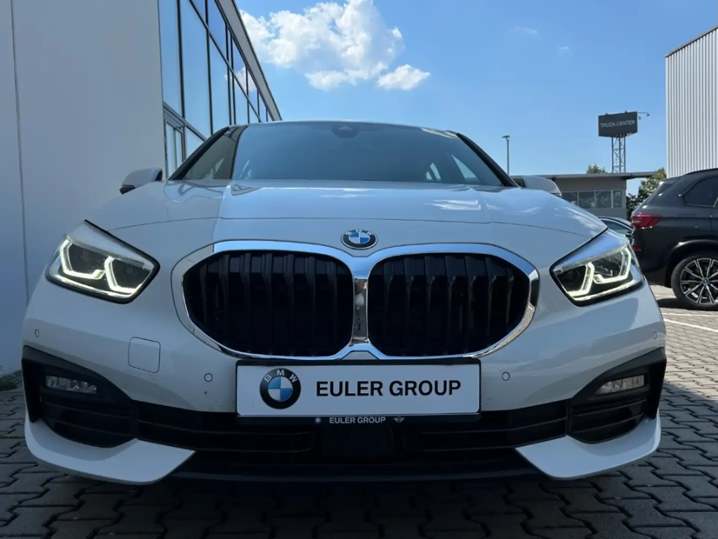 BMW 118 iA SHZ PDC LED LiveCockProf DAB LMR Weiß - 2
