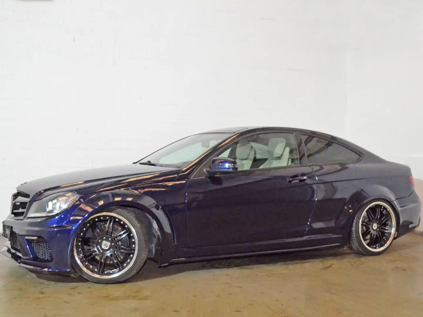 Mercedes-Benz C 350 CGI Coupe Wide-Body Black-Series AMG-Line Blue - 2