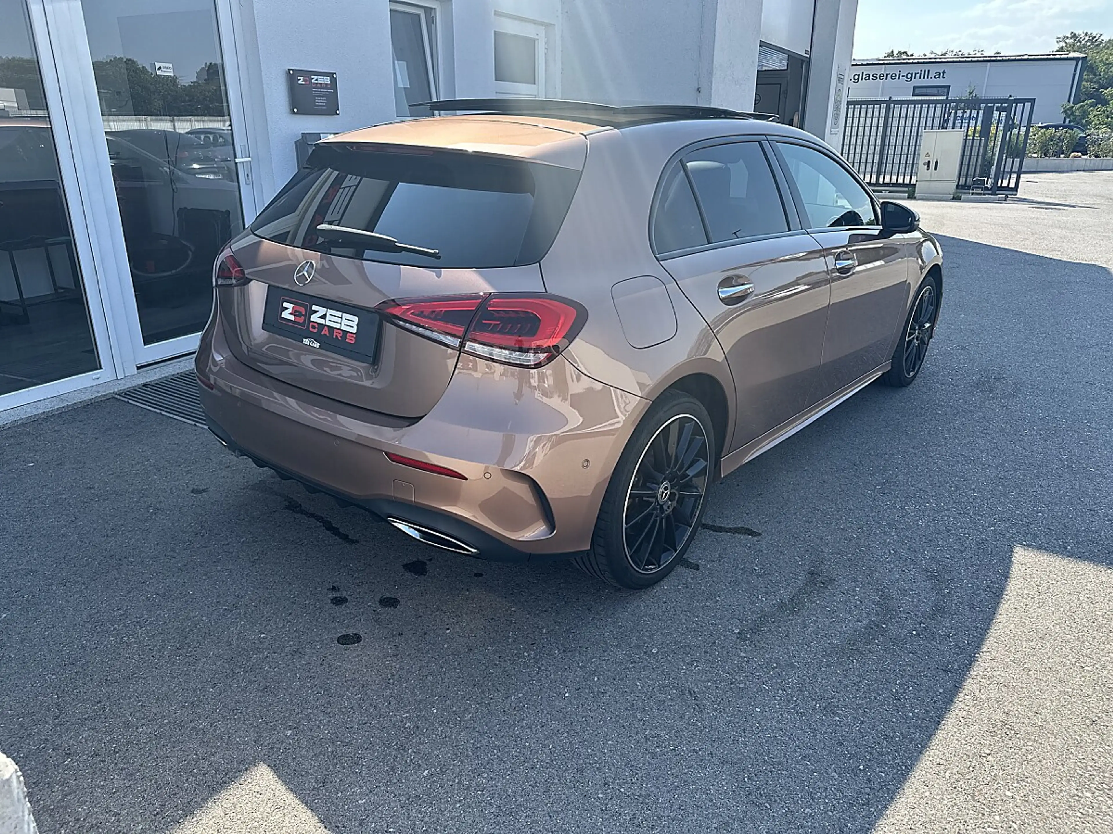 Mercedes-Benz A 250 e PHEV Aut. AMG, Pano, Burmester — photo 4