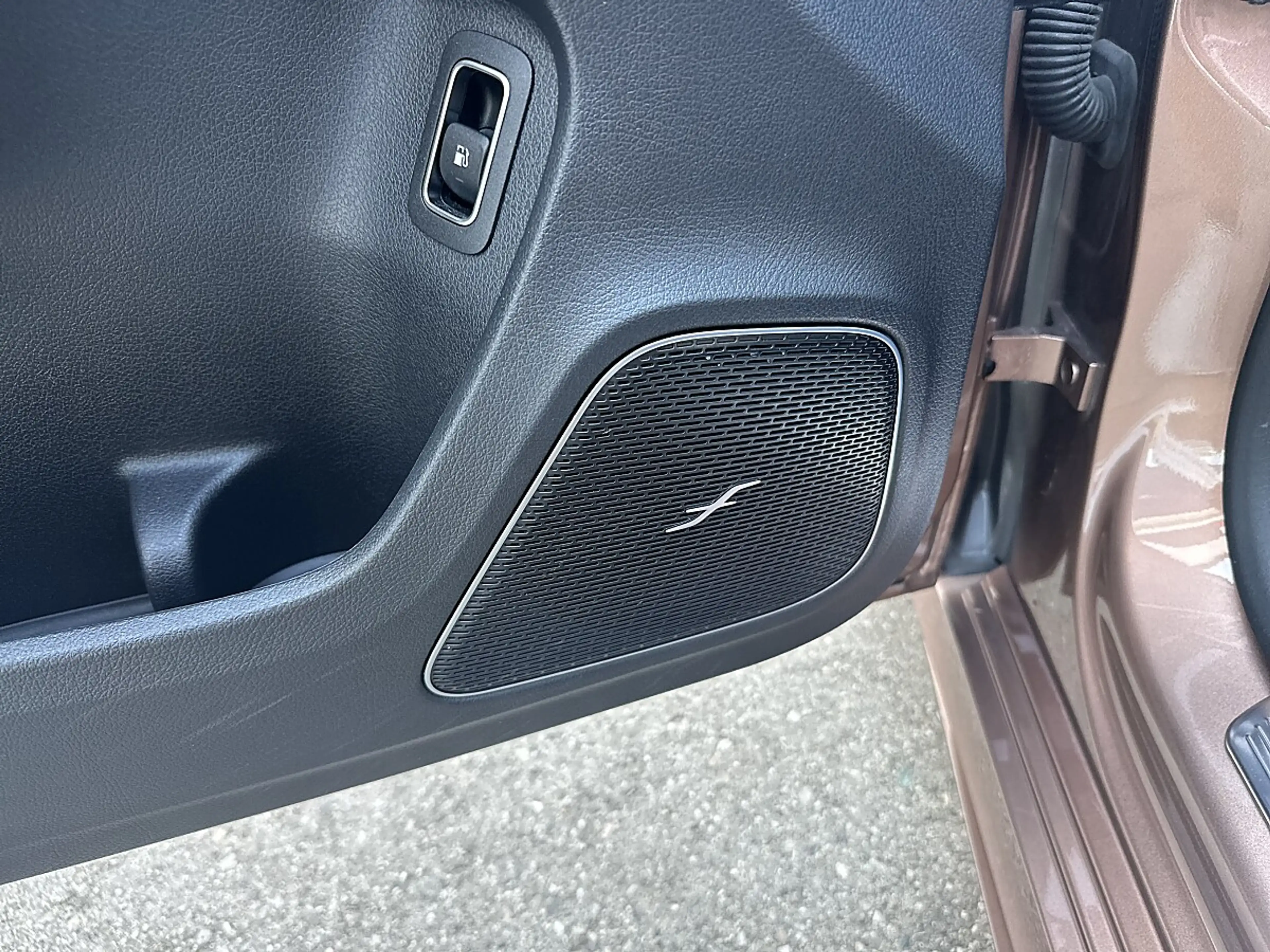 Mercedes-Benz A 250 e PHEV Aut. AMG, Pano, Burmester — photo 13