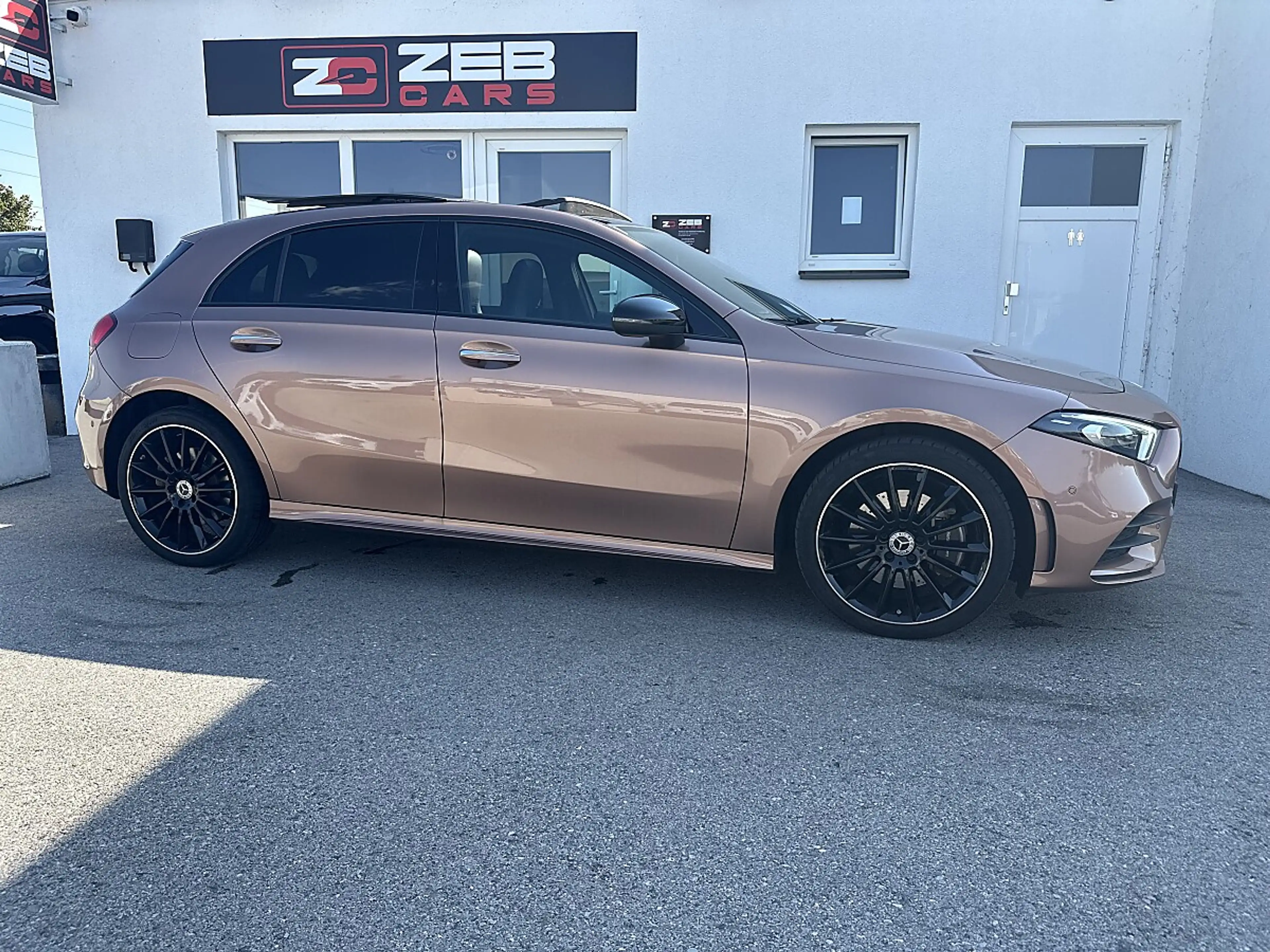 Mercedes-Benz A 250 e PHEV Aut. AMG, Pano, Burmester — photo 3