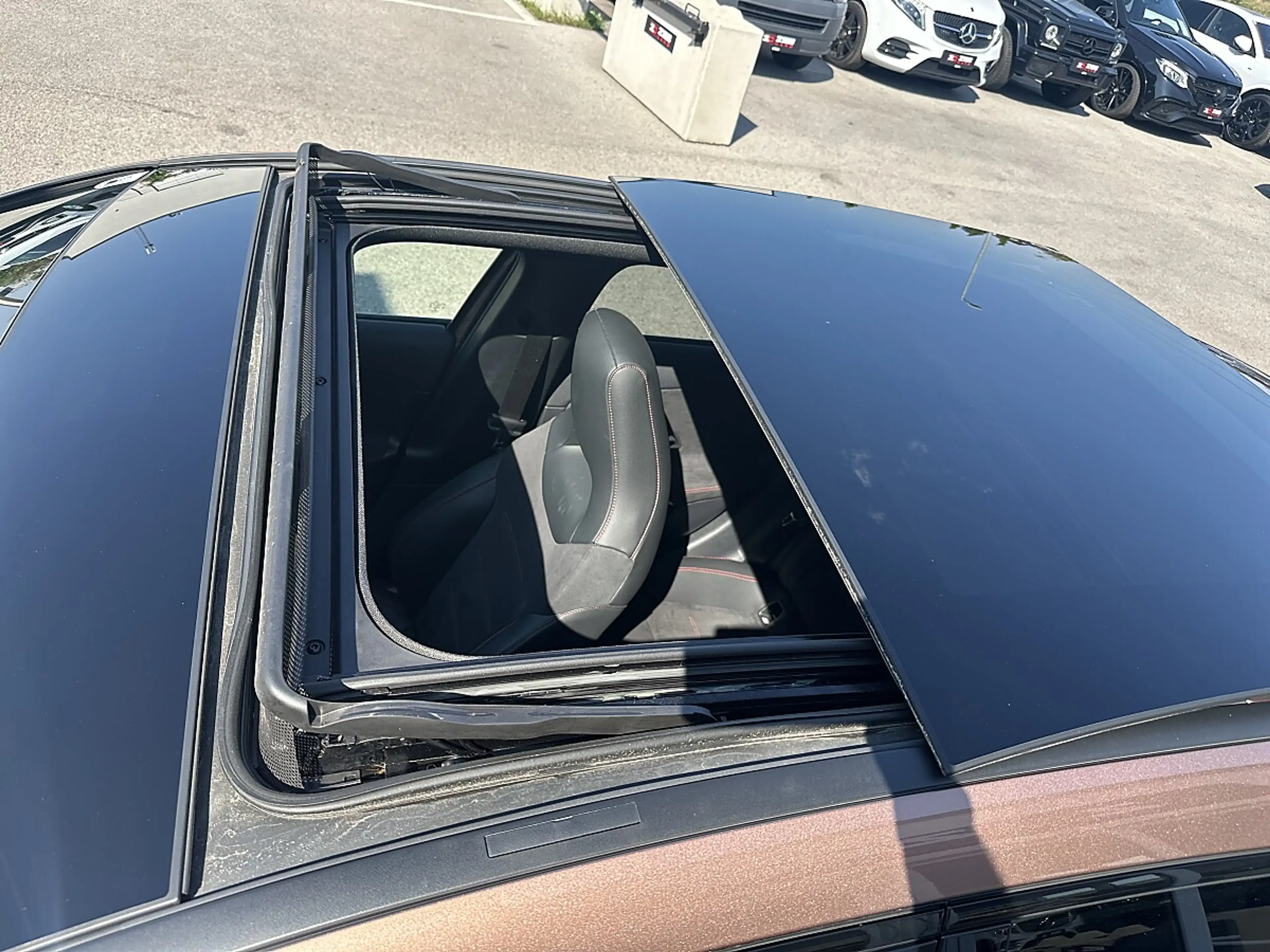 Mercedes-Benz A 250 e PHEV Aut. AMG, Pano, Burmester — photo 8