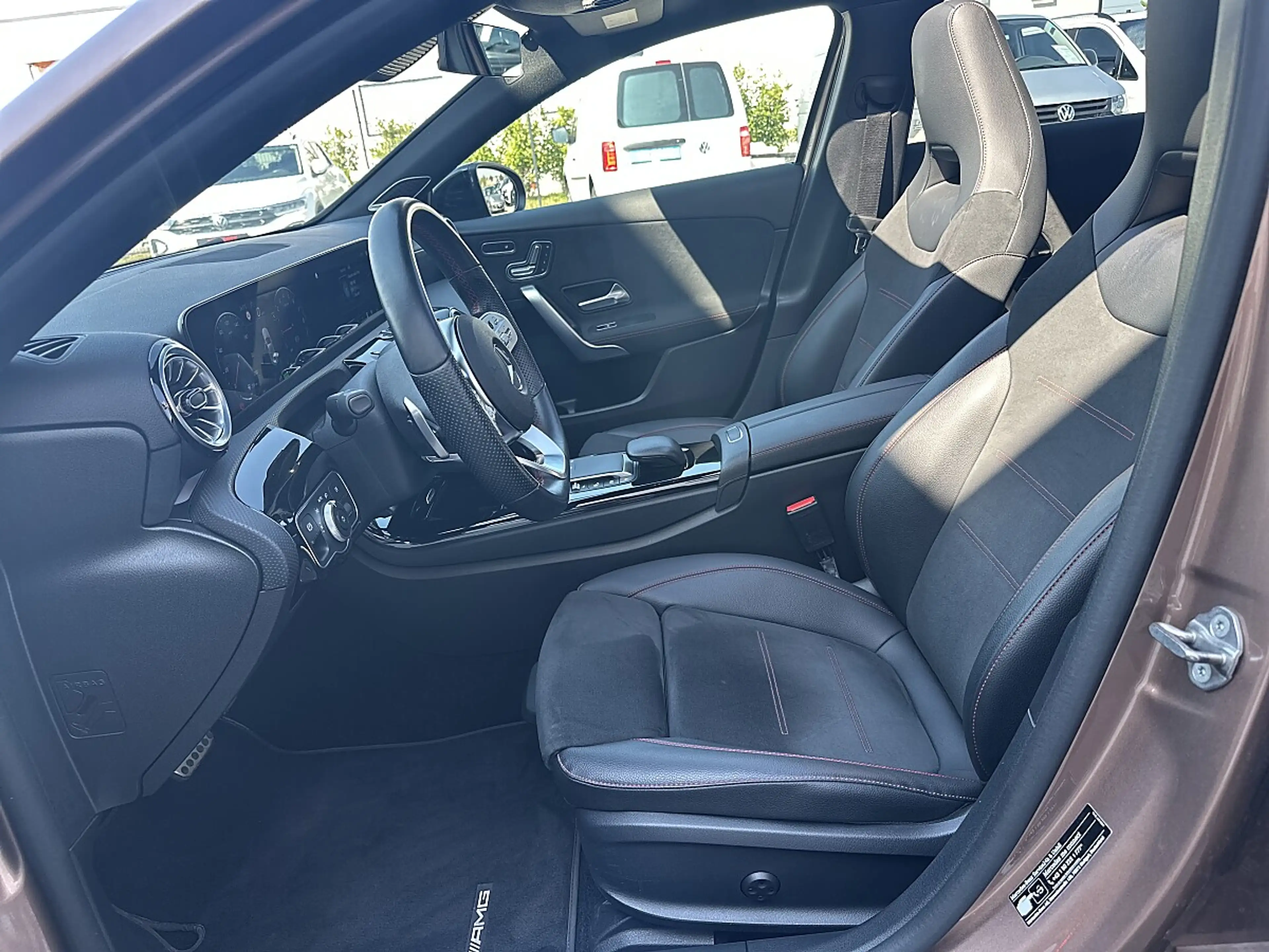 Mercedes-Benz A 250 e PHEV Aut. AMG, Pano, Burmester — photo 14