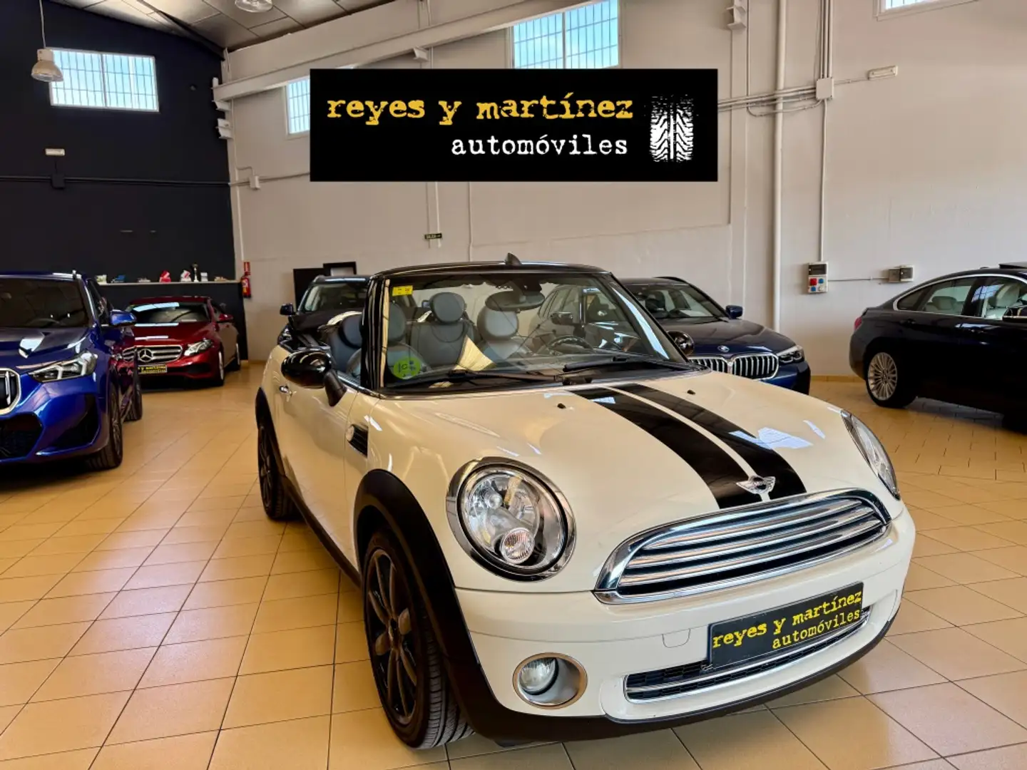 MINI Cooper Cabrio Beige - 2