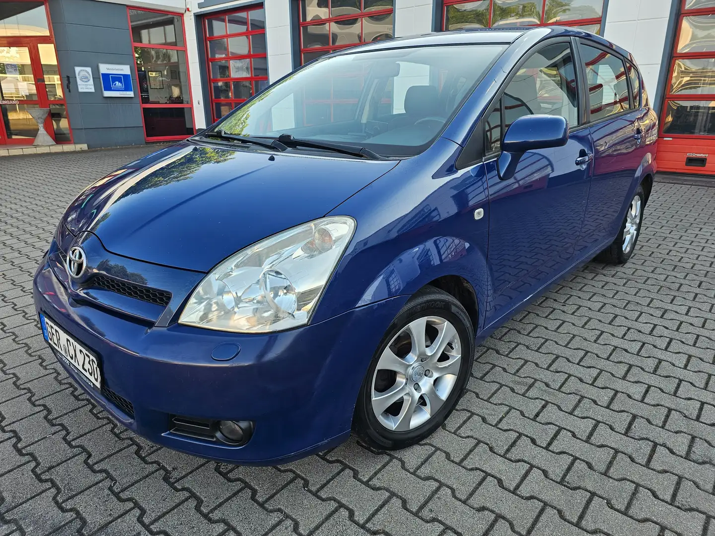Toyota Corolla Verso 2.2 D-4D,Klima,1-H,AHK,PDC,Navi,Tüv 08/25 Blue - 1